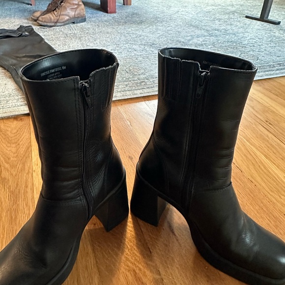 Steve Madden Fantsie Chunky Heel Boots - Picture 5 of 6